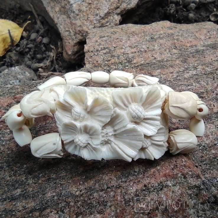 Floral-style bracelet