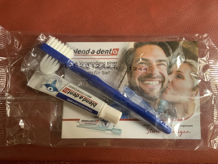 Клей и щетка для зубных протезов, фото №2