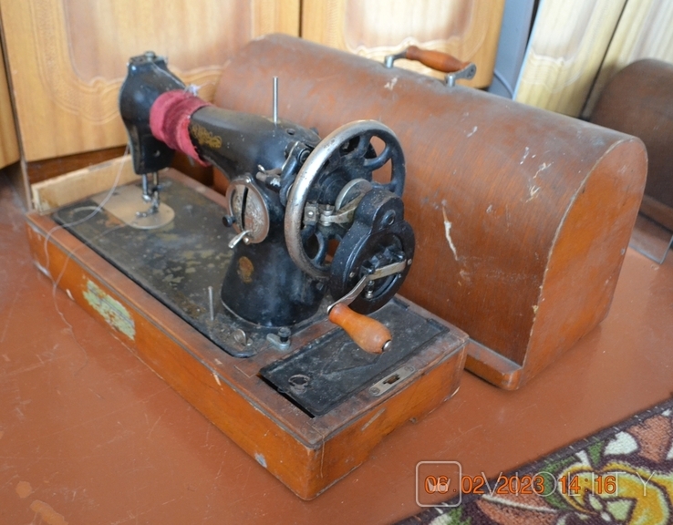 Portable sewing machine "Podolskaya, PMZ named after Kalinin". Manual drive. USSR. Working No. 2, photo number 3