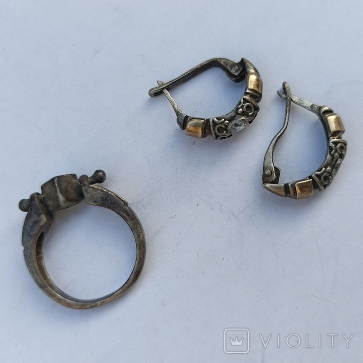 Set earrings and ring, 925 silver and 585 gold. 11.2 grams. Lot 18.