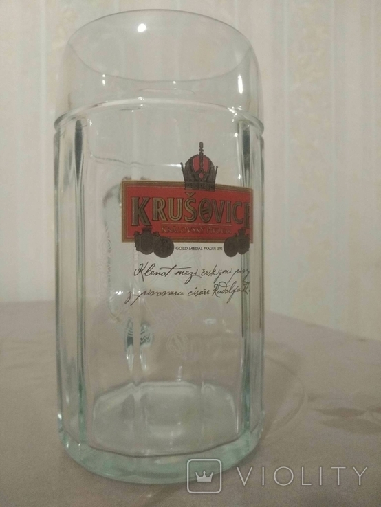 Красивая коллекционная стеклянная пивная кружка на 1 л Krusovice, фото №2