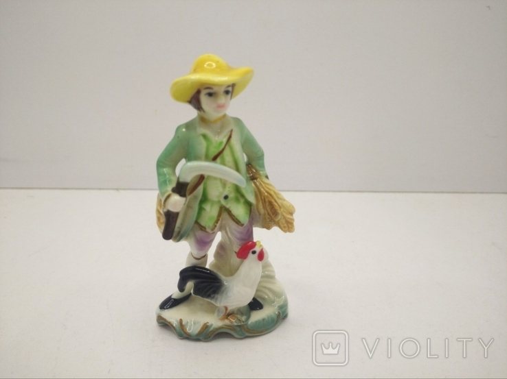Фигурка Деревенского парня с петухом миниатюра керамика клеймо Европа, фото №2