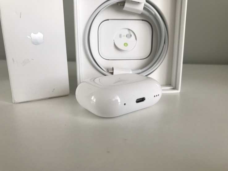 AirPods Pro 2nd Generation with MagSafe Charging Case, фото №5
