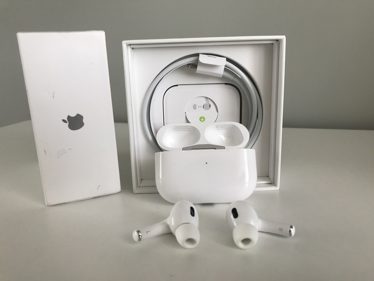AirPods Pro 2nd Generation with MagSafe Charging Case, фото №6