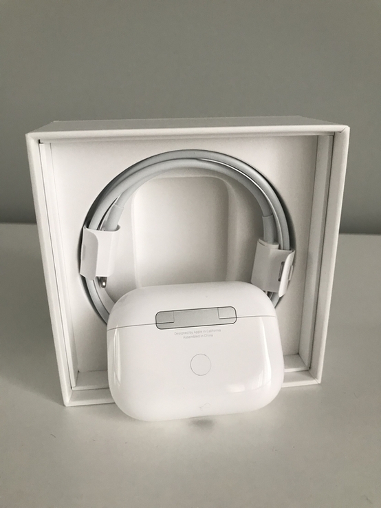AirPods Pro 2nd Generation with MagSafe Charging Case, photo number 7