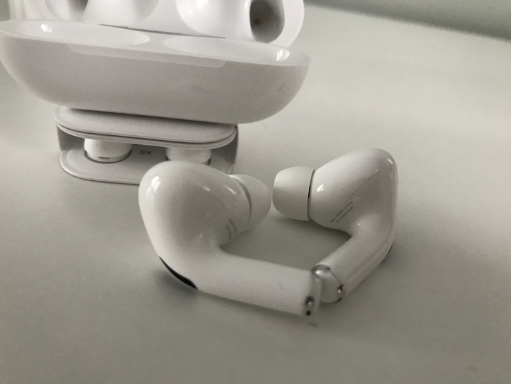 AirPods Pro 2nd Generation with MagSafe Charging Case, photo number 11