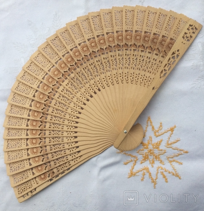 32.1. Fan carved from sandalwood Asia