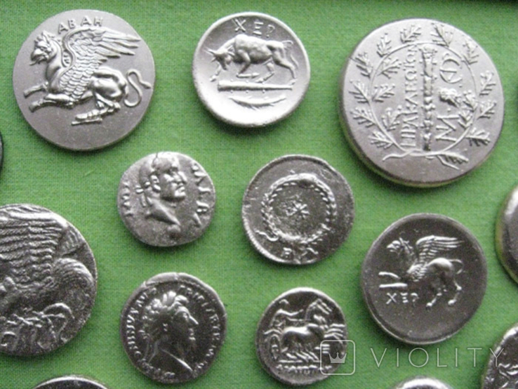 Монеты античности в золоте и бронзе. Копии, в раме без стекла, 24х19см., photo number 4