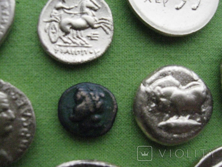 Монеты античности в золоте и бронзе. Копии, в раме без стекла, 24х19см., photo number 12