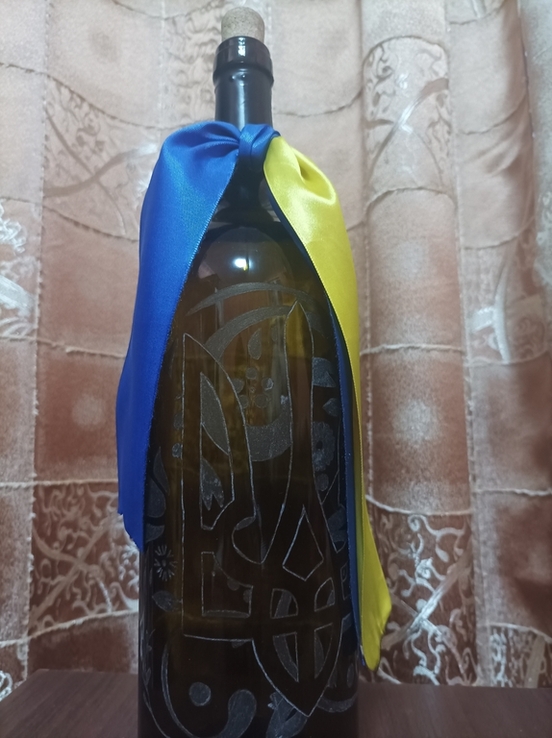 Пляшка для спиртних напоїв підходить під подарунок з патріотичним малюнком, фото №6