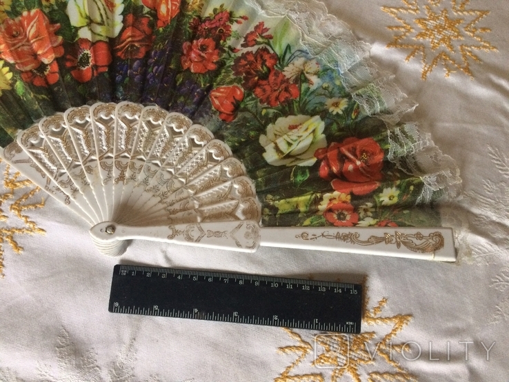 32.5. Fan made of fabric with flowers, photo number 4