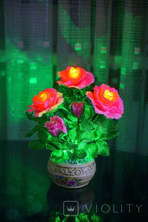 Цветы из бисера. Светильник из бисера. Розы – на сайте для коллекционеровVIOLITY