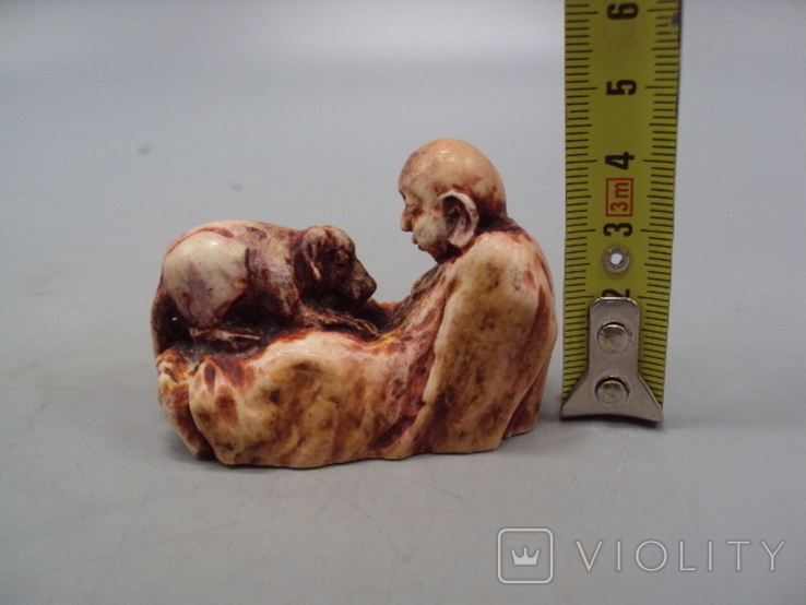 Figure netsuke bone mammoth tusk miniature Japanese sitting with a dog 4.3x5.7 cm weight 46.68 g, photo number 3