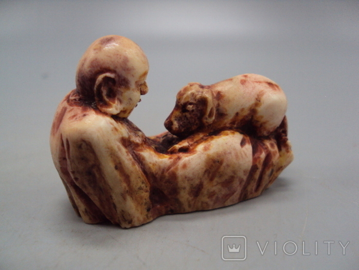Figure netsuke bone mammoth tusk miniature Japanese sitting with a dog 4.3x5.7 cm weight 46.68 g, photo number 6