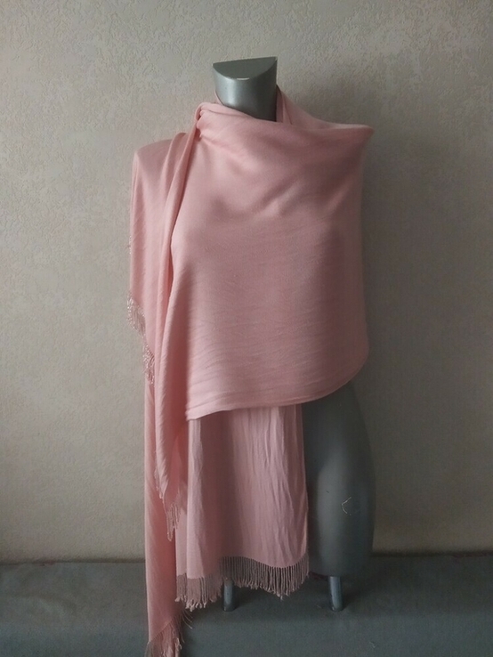 Палантин,шаль персикового цвета с бисерным кистями, вискоза, photo number 4