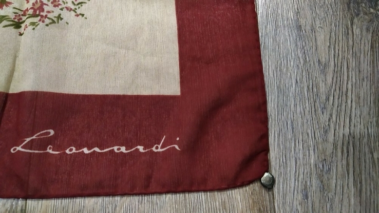 Leonardi,италия!очень большой подписной платок с астрами,клеймо, роуль,новый, фото №6