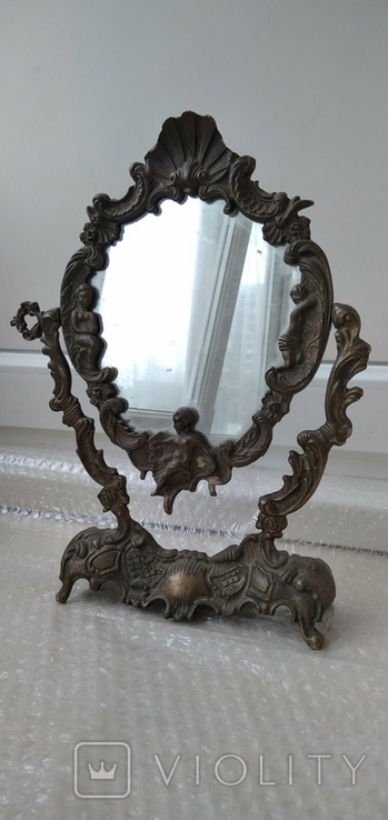 Table mirror. Bronze. People.