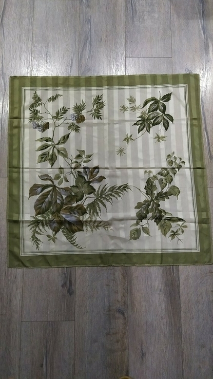 Италия большой бежевый платок с салатовыми листьями,новый,роуль, photo number 2