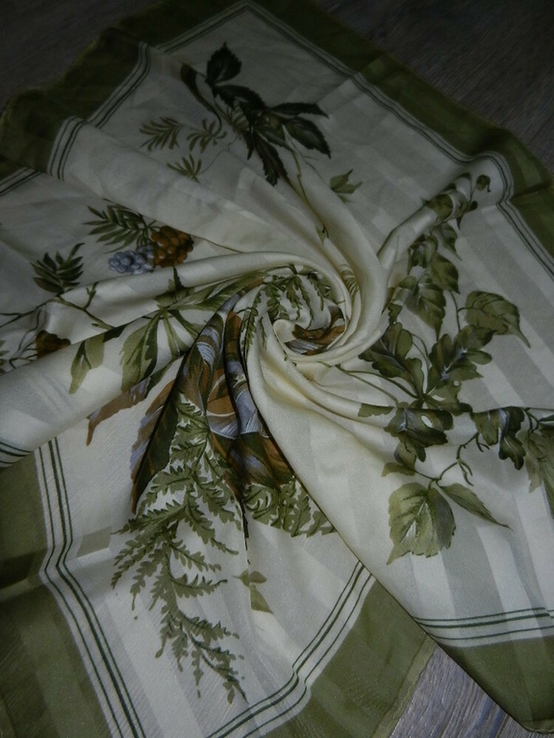 Италия большой бежевый платок с салатовыми листьями,новый,роуль, фото №3