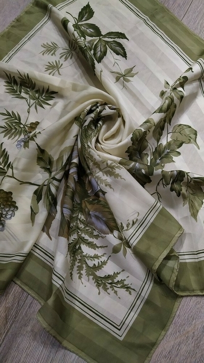 Италия большой бежевый платок с салатовыми листьями,новый,роуль, фото №5