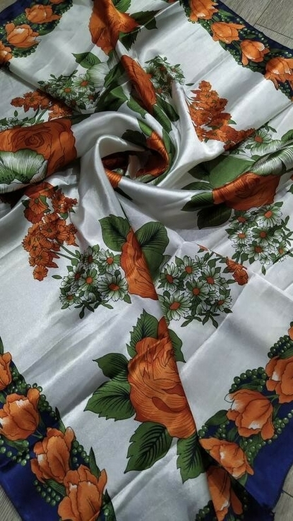 Италия!белый большой атласный платок с оранжевыми розами,шаль, 95*93 см, фото №4