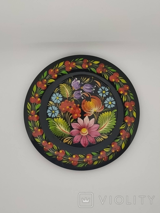 Wooden plate with Petrykivka painting, artist Shovkoplyas Zinaida.