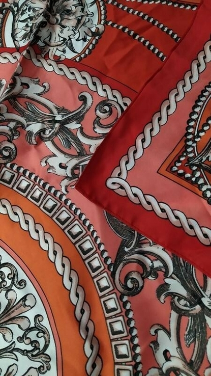 Италия!большой роскошный атласный коралловый платок с вензелями, шаль, новый, фото №8
