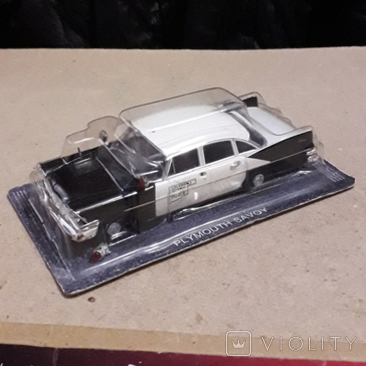 Модель машинки Полиция PLYMOUTH SAVOY 1/43