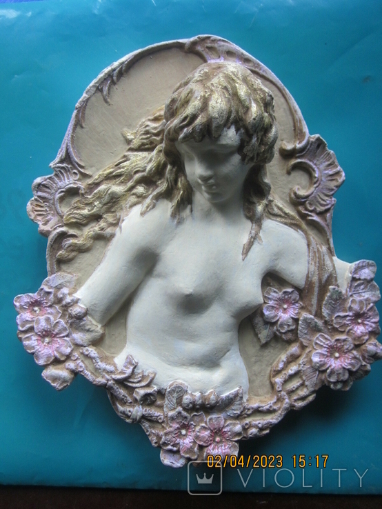 Plaque, plaster.