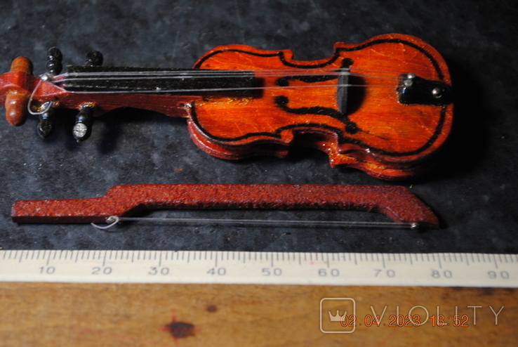 Violin souvenir, photo number 2