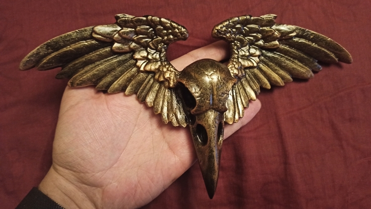 Барельеф, декор, череп ворона с крыльями, фото №3