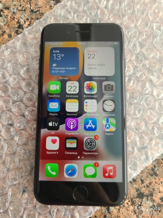 Смартфон Apple Iphone SE 2020року колір Black 128 gb a227неверлок новий