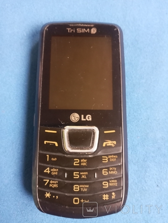 The phone is an LG mobile., photo number 2