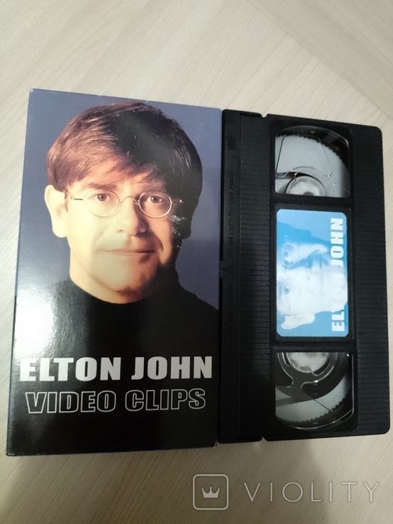 Elton John videotape, photo number 4