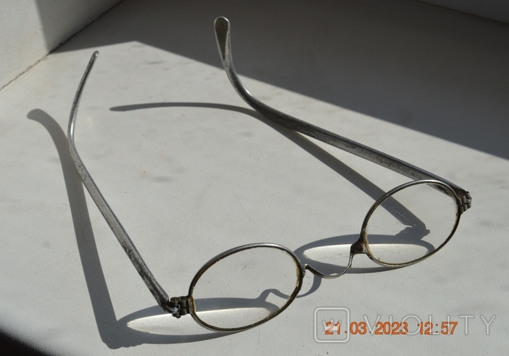 Pince-nez. Antique aluminum glasses. Pre-revolutionary or 1930-50s Diameter 4x3 cm., photo number 3