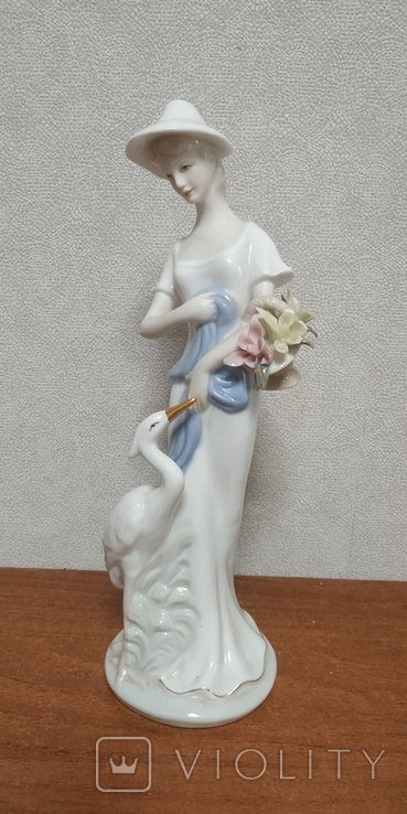 Figurine Girl with a stork., photo number 2