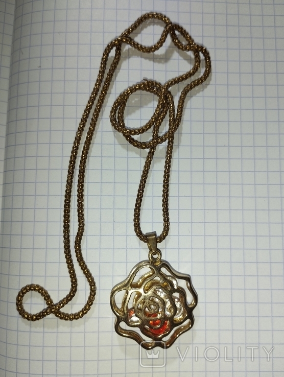 Pendant on a chain, photo number 2