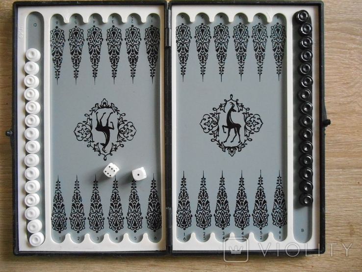 Backgammon on magnets