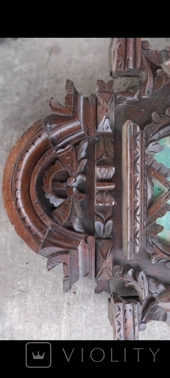 The mirror is carved. Handmade. Age is not known. Second-hand. See Photo., photo number 3