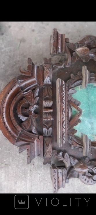 The mirror is carved. Handmade. Age is not known. Second-hand. See Photo., photo number 4