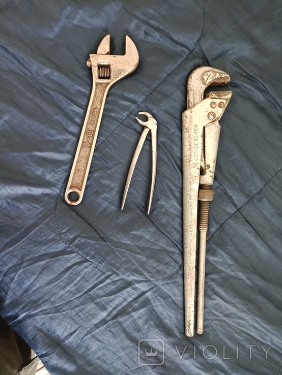 Miscellaneous keys, wrenches + tongs, photo number 2