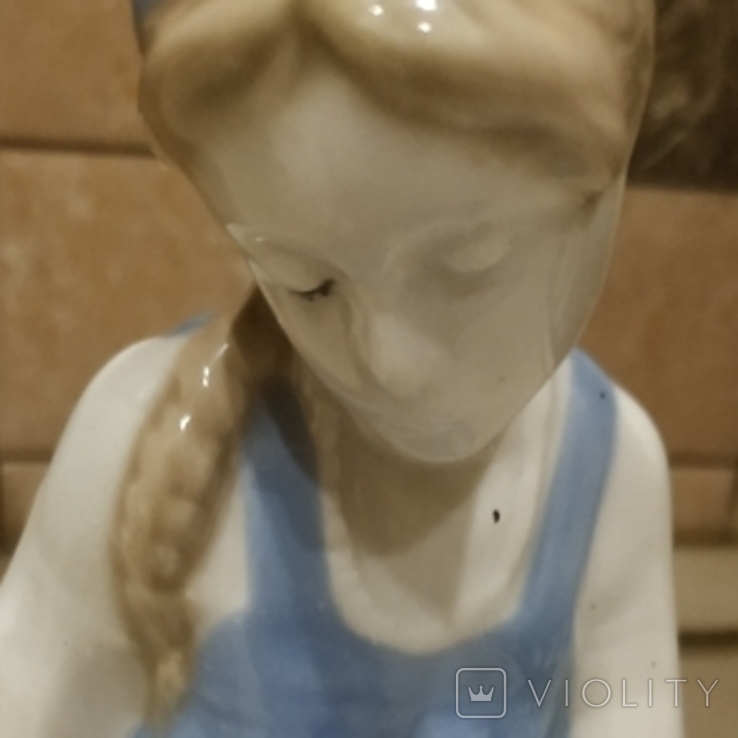 Figurine of Alyonushka with a kid, photo number 2