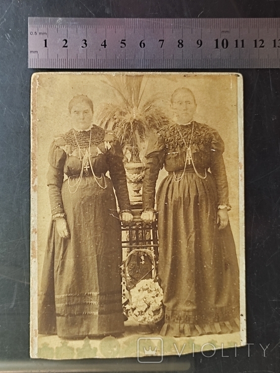 An old photo of two sisters. Mykolaiv, photo number 3