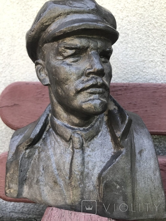 Бюст Ленин