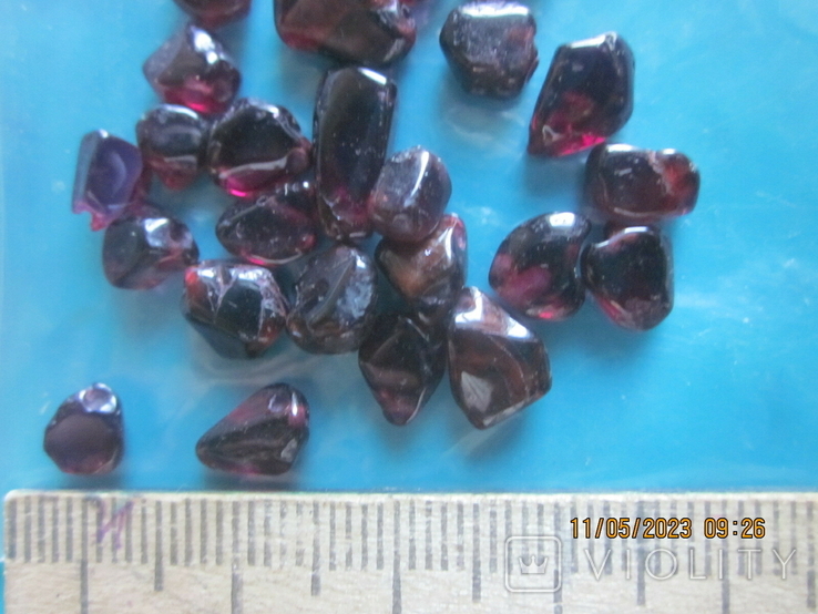 Pomegranates, pebbles from beads.