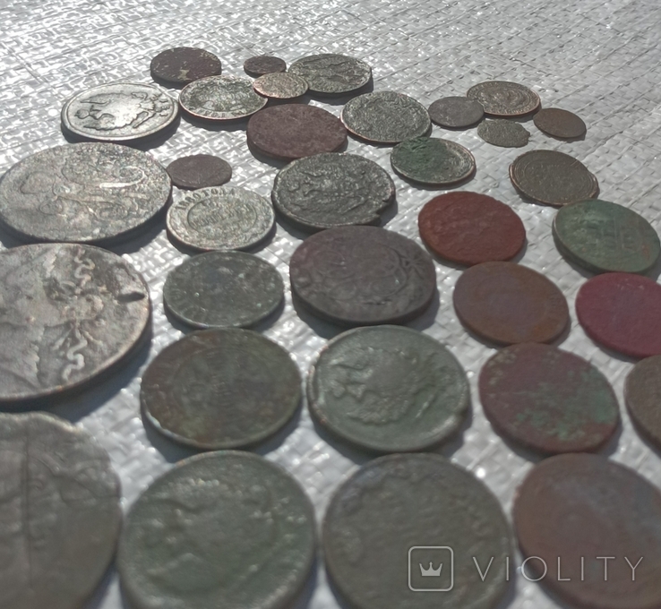Мідні монети та медаль старости