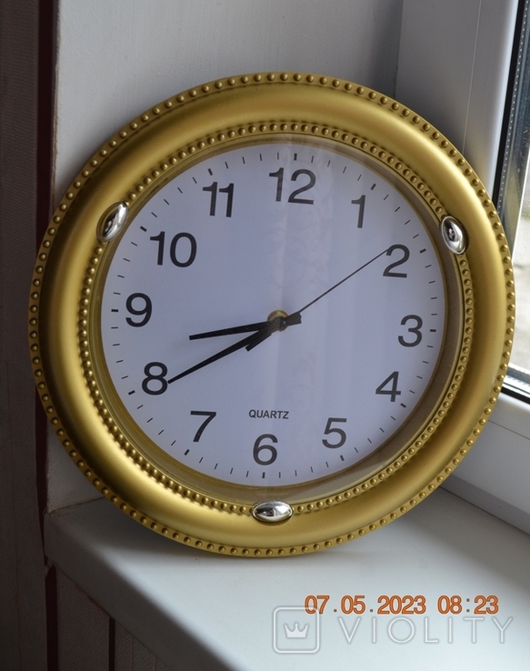 Round wall clocks. QUARTZ. Diameter 30 cm. Dial diameter 23 cm. Not working, photo number 2