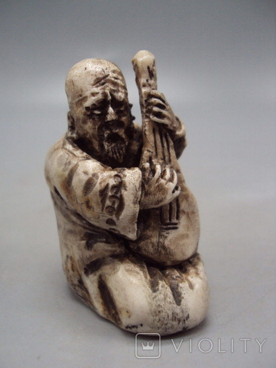 Netsuke figure figurine mammoth bone miniature man musician japanese playing weight 56.29g, photo number 5