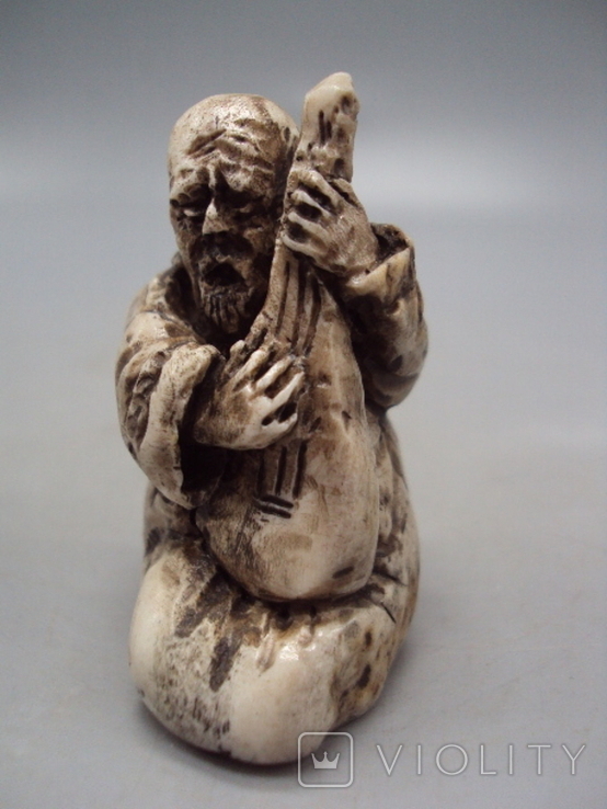 Netsuke figure figurine mammoth bone miniature man musician japanese playing weight 56.29g, photo number 6