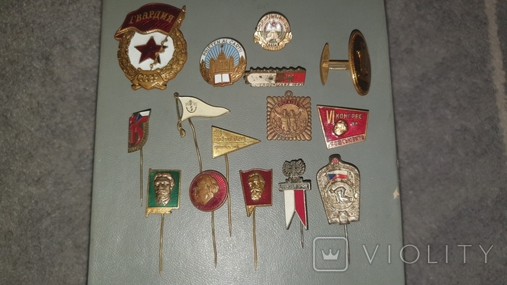 Значки периода СССР в тяжелом метале 14 шт и запонка